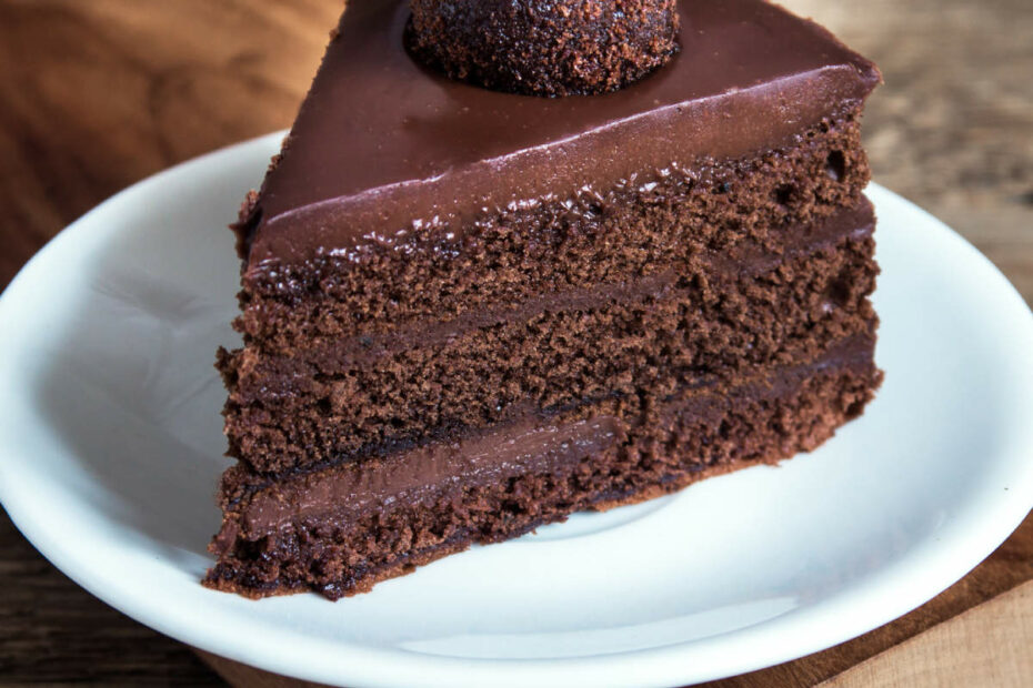 Easy Chocolate Cake Recipe: How To Make Chocolate Cake At Home | Homemade  Chocolate Cake Recipe - Times Food