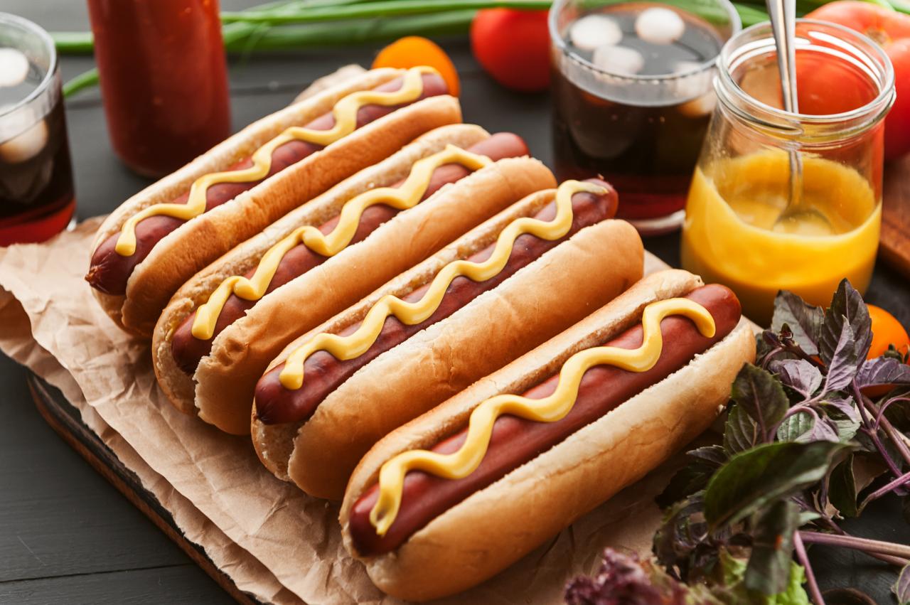 Hot Dog Nutrition: Calories, Benefits, Warnings And Brands | Livestrong